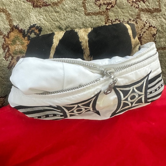 Red Tribal Design Jacket - Picture 3 of 5